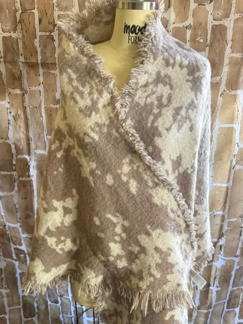 HM Scarf - Picture 2 of 3